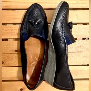 Exquisite condition vintage shoes! Famolare made in Italy. Get Slim. Navy blue